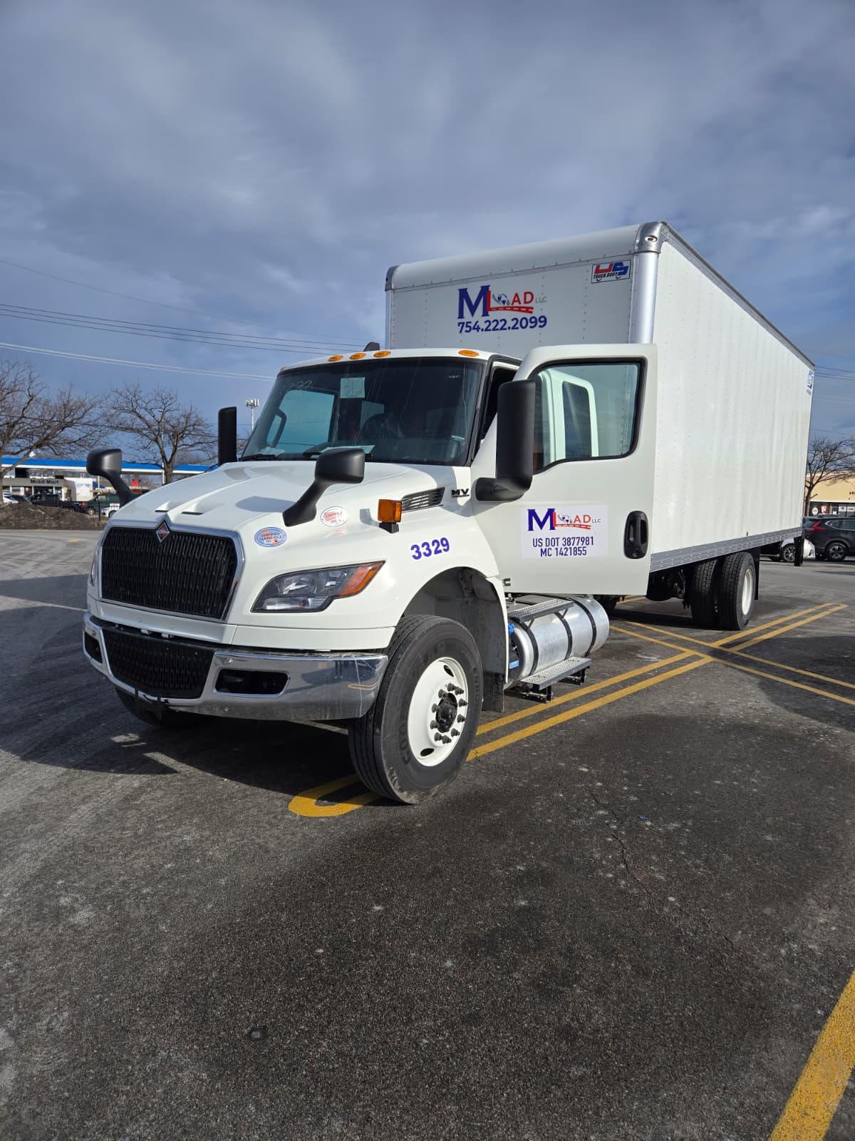 Mload International box truck ready to load